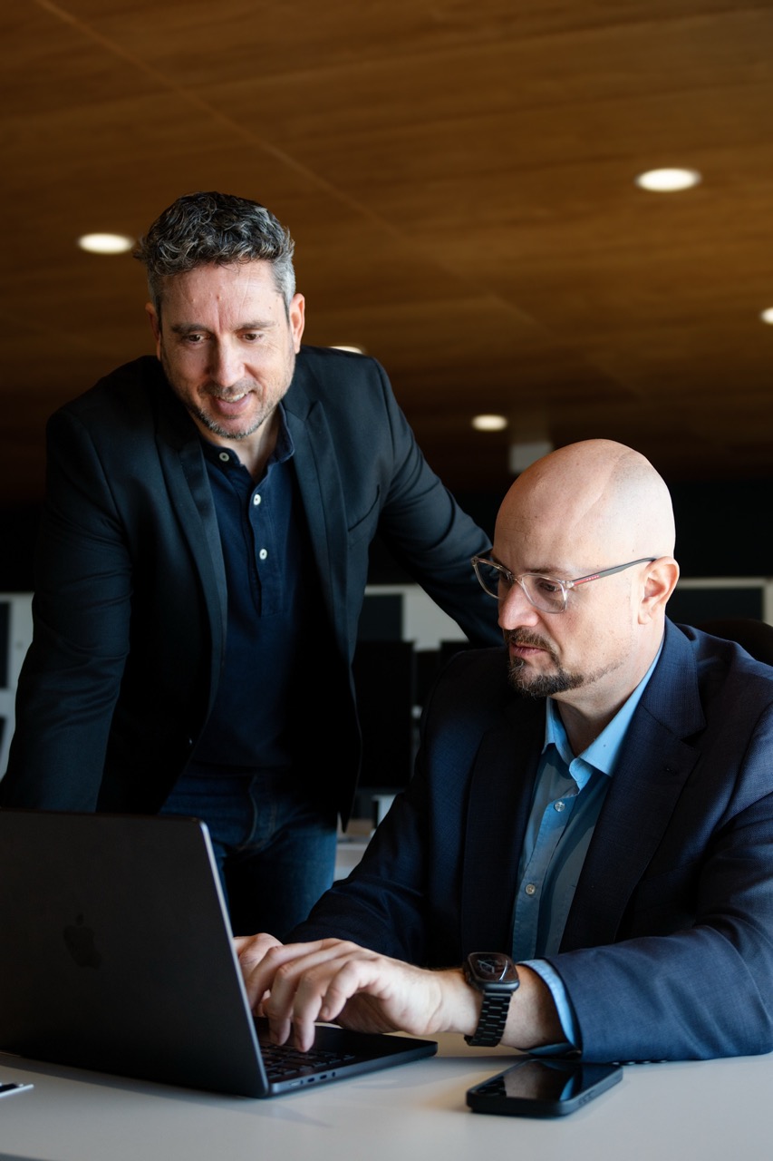 Agencia GEO en Alicante. Expertos en Inteligencia Artificial Contactar con un experto/consultor en marketing, SEO y GEO